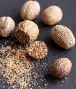 Мускатный орех цельный (Индия) / 50 г